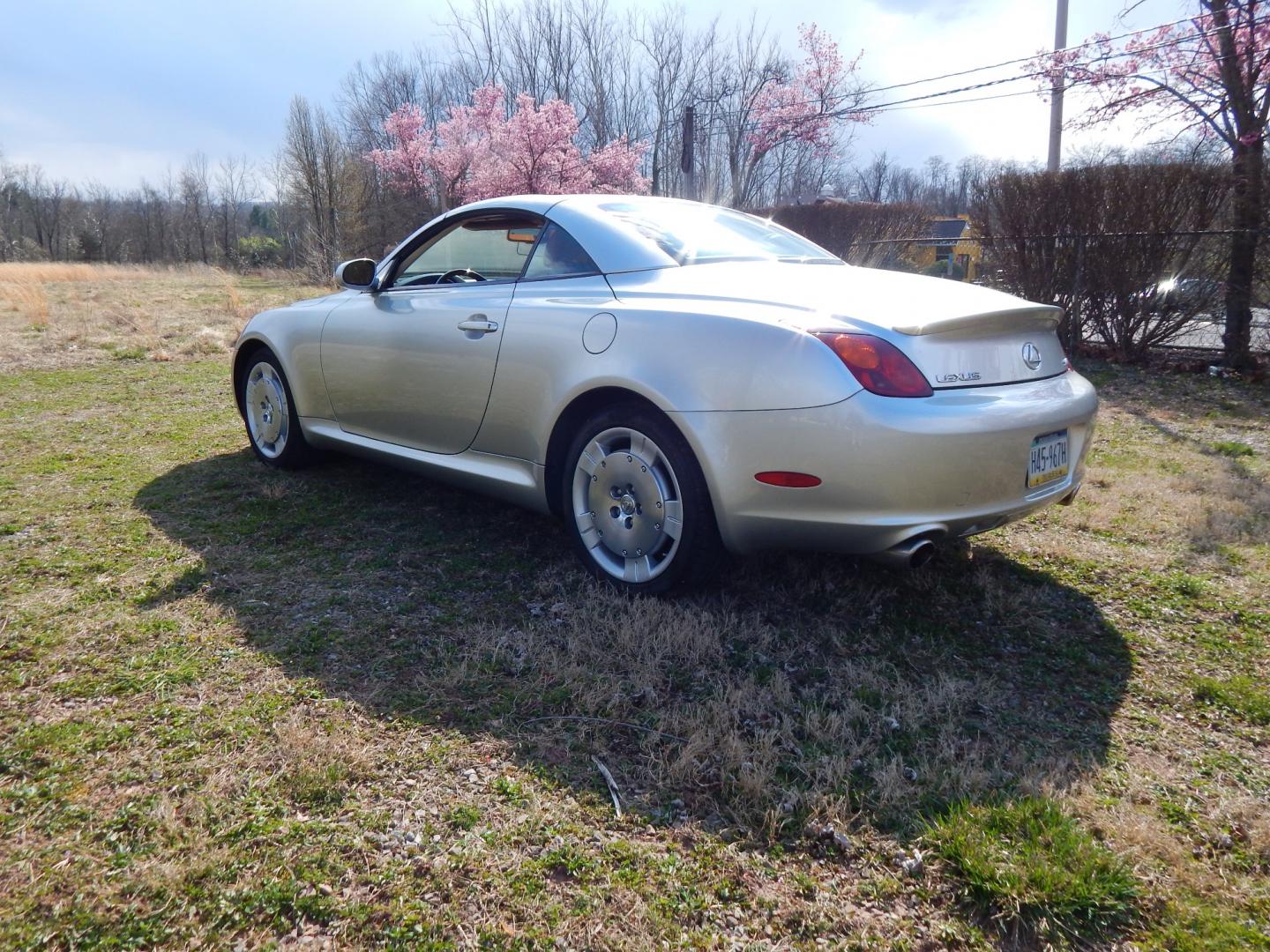 2005 Silver /Saddle Brown Leather Lexus SC 430 SC 430 (JTHFN48Y950) with an 4.3L V8 engine, Automatic transmission, located at 6528 Lower York Road, New Hope, PA, 18938, (215) 862-9555, 40.358707, -74.977882 - Here we have a beautiful Lexus SC 430 with only 53K original miles! Options include: 4.3L V8, Rear wheel drive, automatic transmission, saddle brown leather interior, wood trim, convertible top, AM/FM/TAPE/DISC radio with navigation, dual climate controls, heated front seats, cruise control, power t - Photo#5